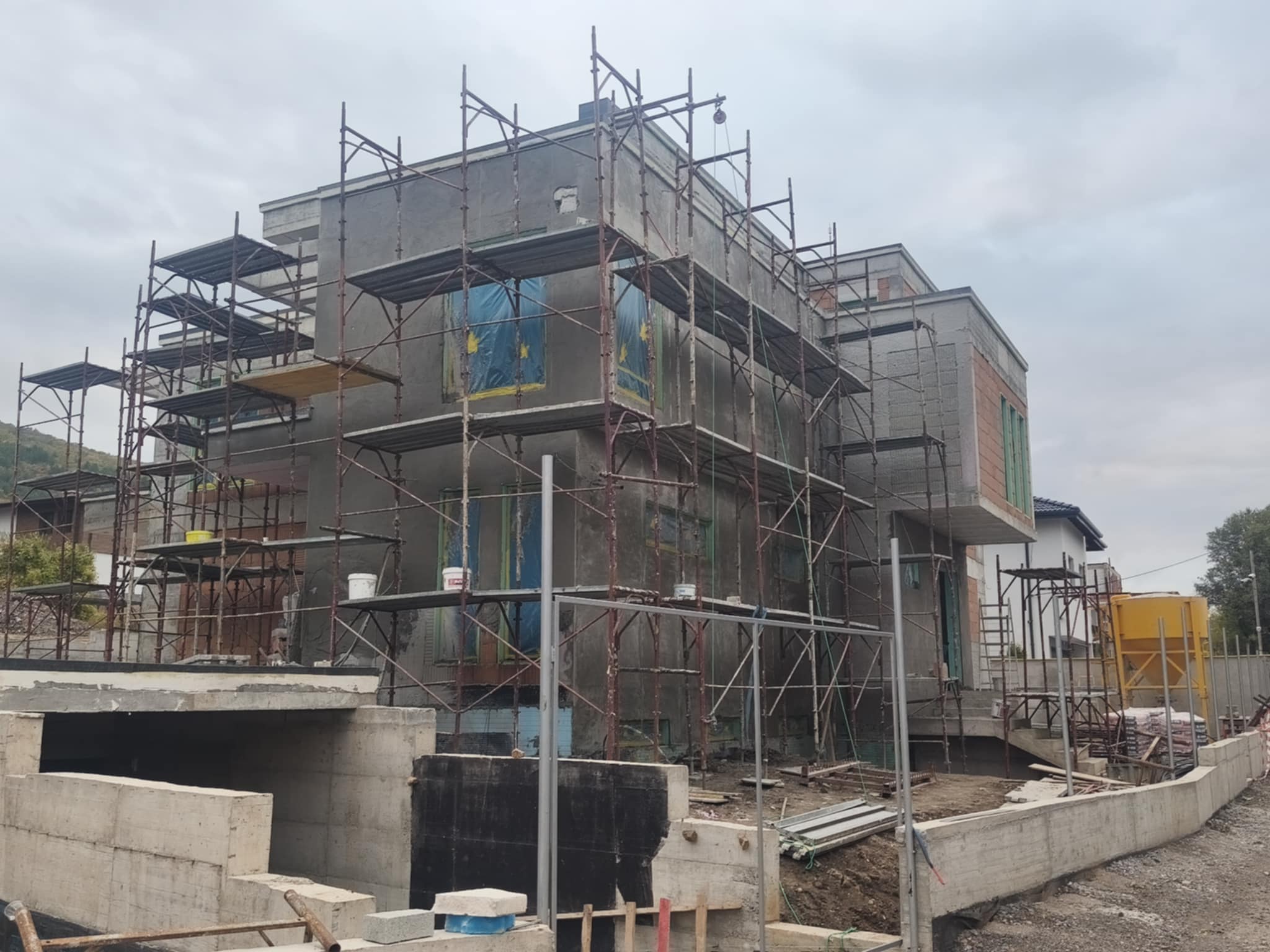 Груб строеж